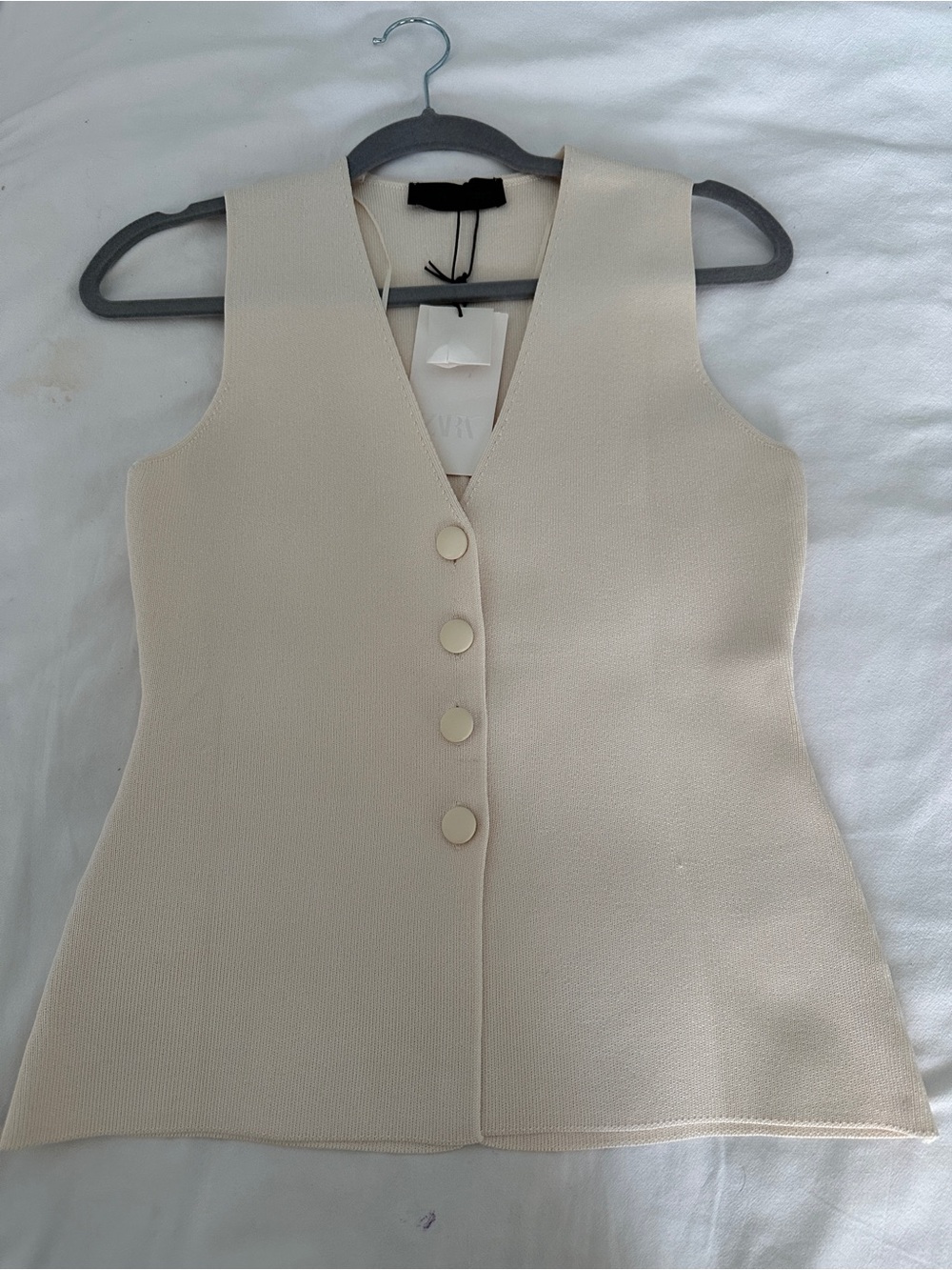 Zara Cream Sleeveless V-Neck Button top